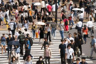 记者：德容脚踝扭伤出战那不勒斯成疑，佩德里下场欧冠肯定踢不了